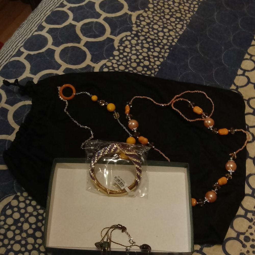 Jewelry - Picture 2 of 3